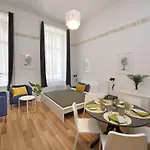 Spacious Basic In The Center بودابست