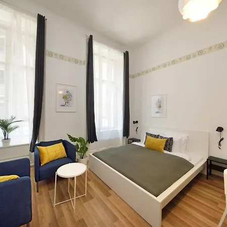 Spacious Basic In The Center