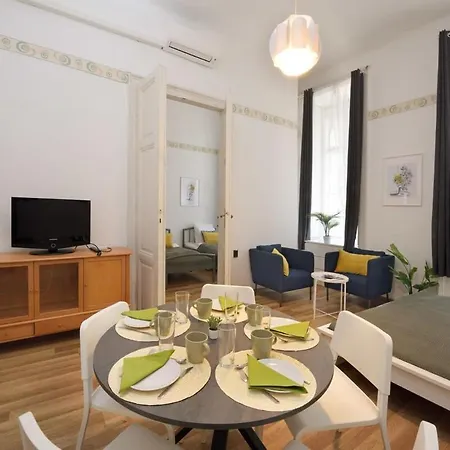Spacious Basic In The Center Apartman *
