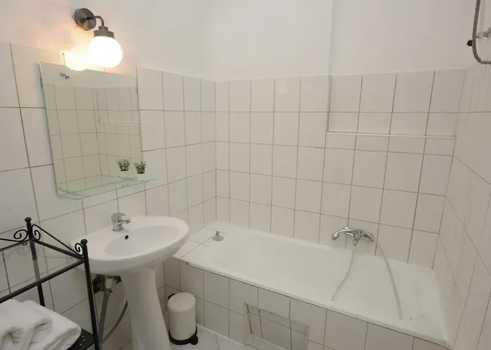 Spacious Basic In The Center Apartman Budapest