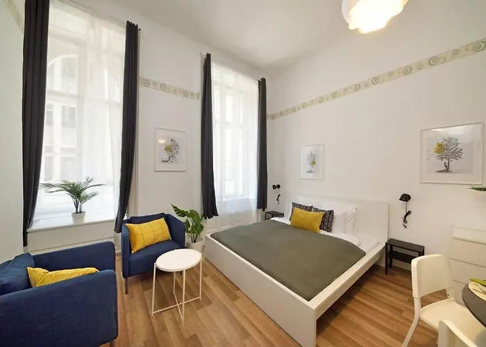 Spacious Basic In The Center